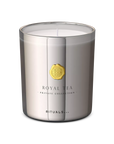 Świeca zapachowa Rituals Royal Tea w eleganckim srebrnym opakowaniu z logo w kolorze złotym