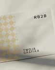 Personalizowana karta prezentowa dla firm od RB2B.pl z nowoczesnym wzorem graficznym