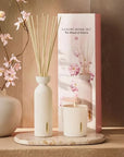 Zestaw prezentowy Rituals Sakura świece zapachowe i dyfuzor z patyczkami w eleganckim opakowaniu