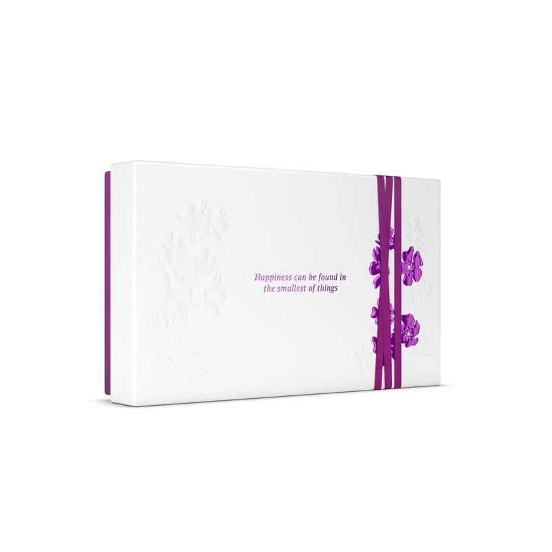 Elegancki zestaw upominkowy Rituals dla firm w białym pudełku z fioletową wstążką i kwiatowymi zdobieniami